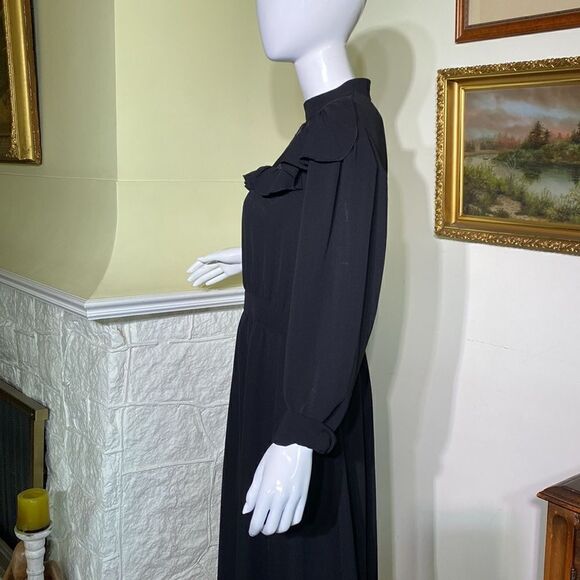 Retro Black Ruffle, Lace & Puffy Sleeves Maxi Dress - Picture 7 of 9